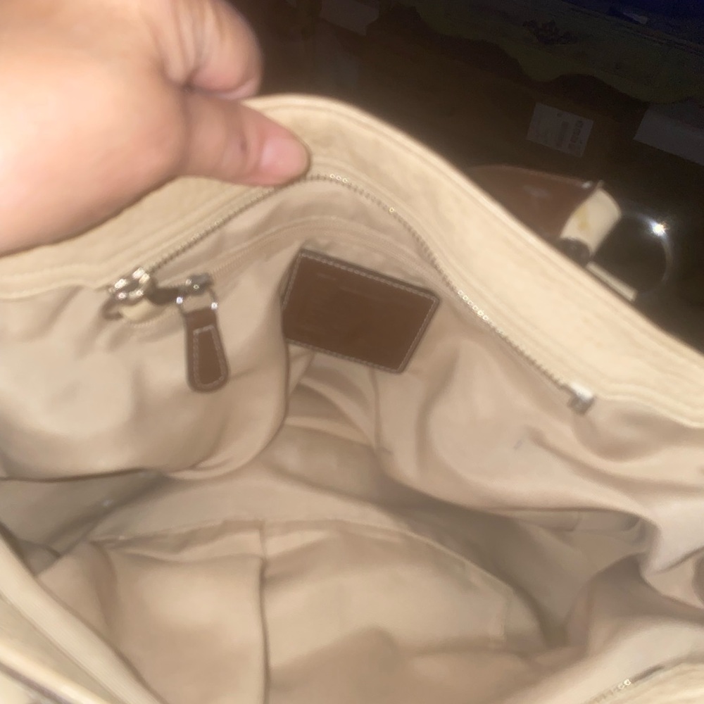 Coach Cream Leather Shoulder Bag - Picture 3 of 6